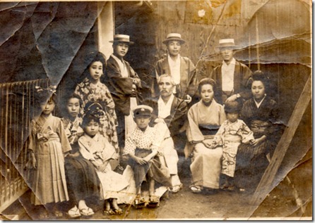 Foto 1.Nagoya 1918.Casal Paulo Kiyoshi Oda, filhos, nora e neta. Foto 1.Nagoya 1918.Casal Paulo Kiyoshi Oda, filhos, nora e neta.
