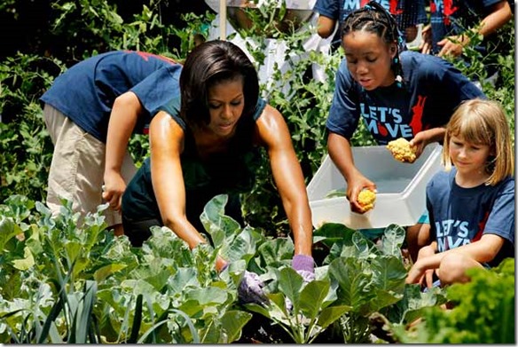 michelle-obama-gardening-with-kids michelle-obama-gardening-with-kids